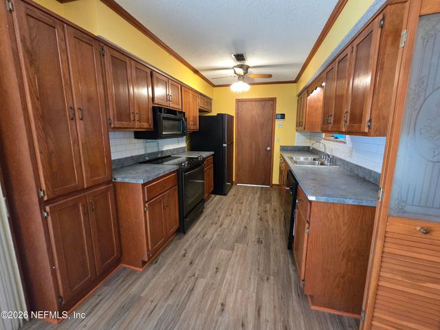 7060 SENECA Avenue, Jacksonville, FL 32210