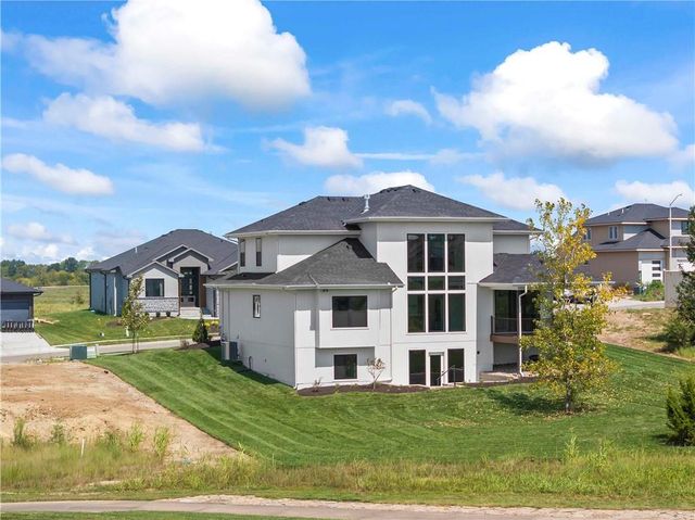 517 Bentwater Drive, Raymore, MO 64083