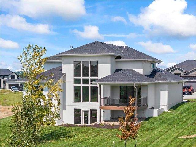 517 Bentwater Drive, Raymore, MO 64083