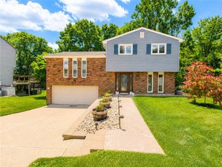 111 Crestwood Dr, Ross Twp, PA 15237