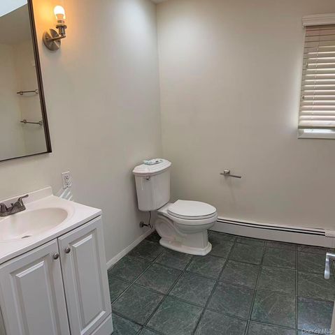 10 The Spur, Syosset, NY 11791