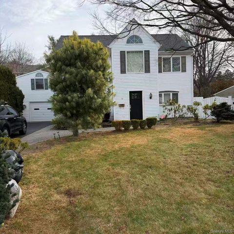 10 The Spur, Syosset, NY 11791