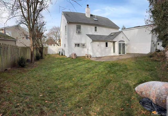 10 The Spur, Syosset, NY 11791