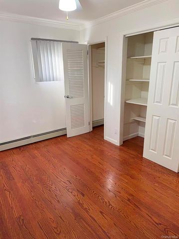 10 The Spur, Syosset, NY 11791