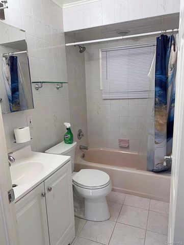 10 The Spur, Syosset, NY 11791