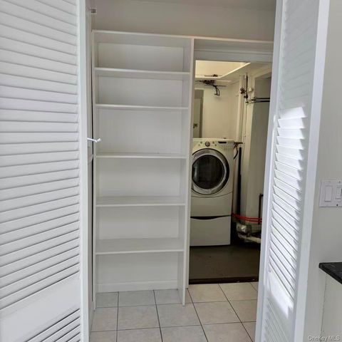 10 The Spur, Syosset, NY 11791