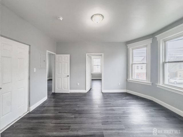 556 Roosevelt Avenue 2, Carteret, NJ 07008