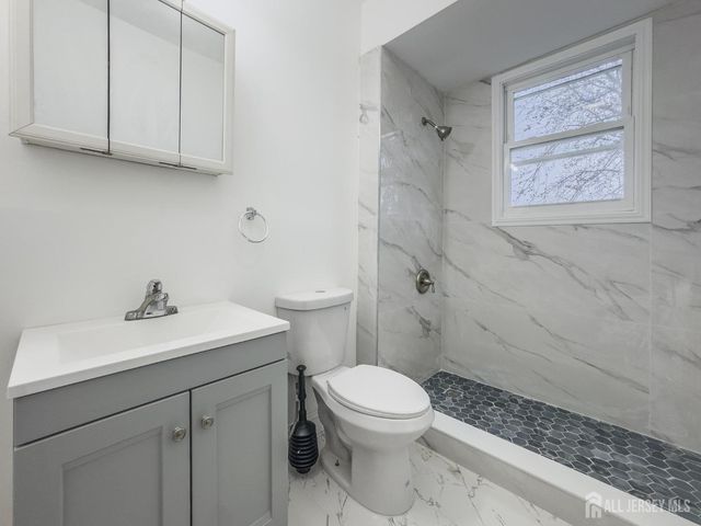556 Roosevelt Avenue 2, Carteret, NJ 07008