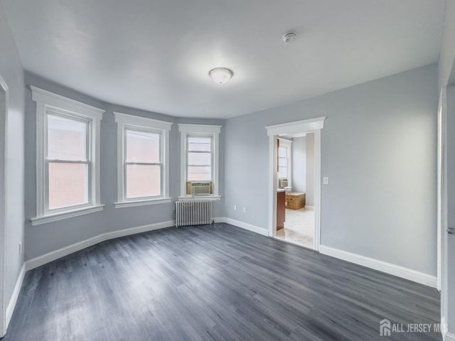 556 Roosevelt Avenue 2, Carteret, NJ 07008