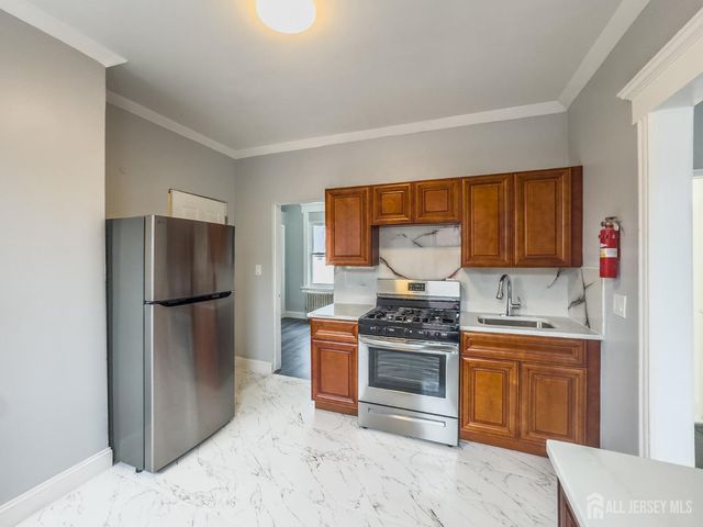 556 Roosevelt Avenue 2, Carteret, NJ 07008