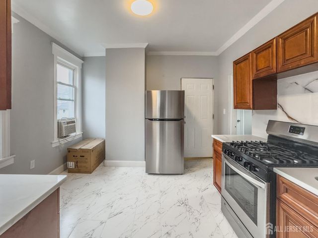 556 Roosevelt Avenue 2, Carteret, NJ 07008
