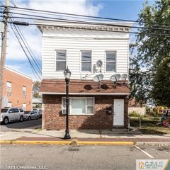 556 Roosevelt Avenue 2, Carteret, NJ 07008