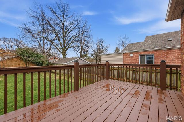 8016 Wynwood Drive, St Louis, MO 63123