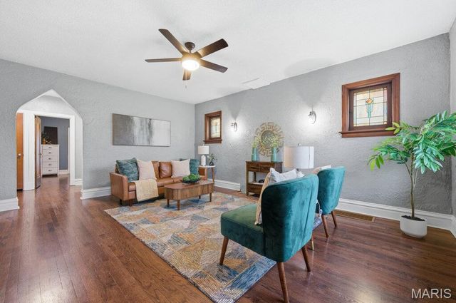 8016 Wynwood Drive, St Louis, MO 63123