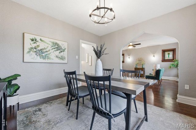 8016 Wynwood Drive, St Louis, MO 63123