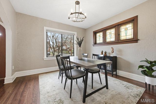 8016 Wynwood Drive, St Louis, MO 63123