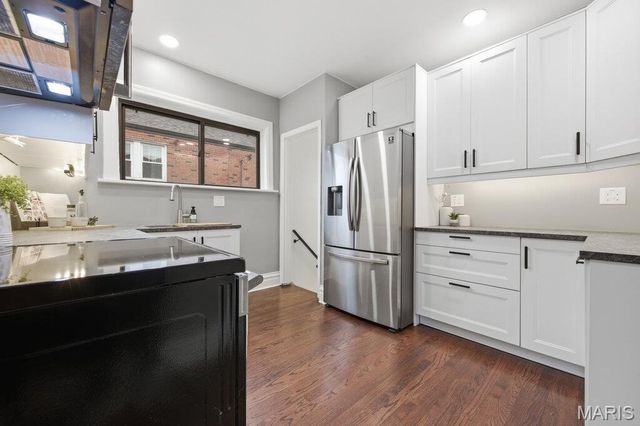 8016 Wynwood Drive, St Louis, MO 63123