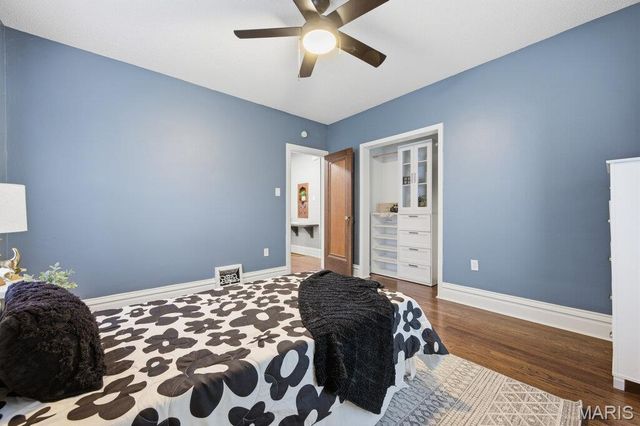 8016 Wynwood Drive, St Louis, MO 63123