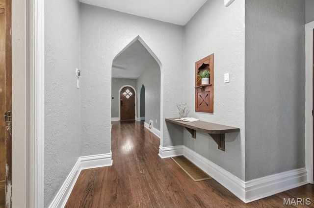 8016 Wynwood Drive, St Louis, MO 63123