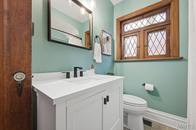 8016 Wynwood Drive, St Louis, MO 63123