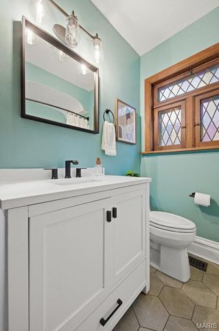 8016 Wynwood Drive, St Louis, MO 63123