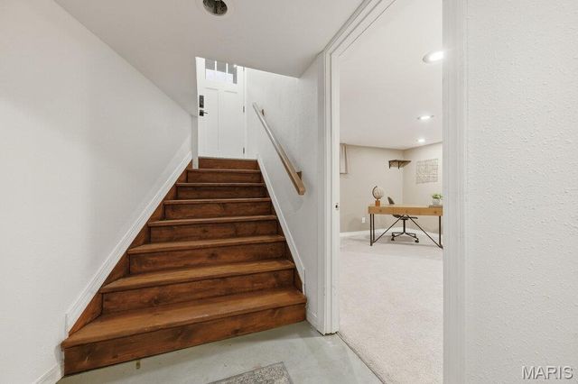 8016 Wynwood Drive, St Louis, MO 63123