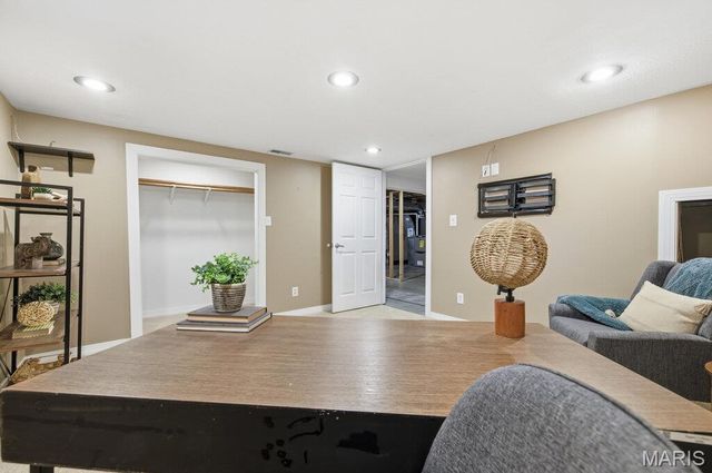 8016 Wynwood Drive, St Louis, MO 63123