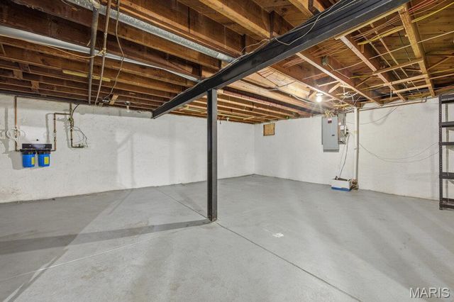 8016 Wynwood Drive, St Louis, MO 63123