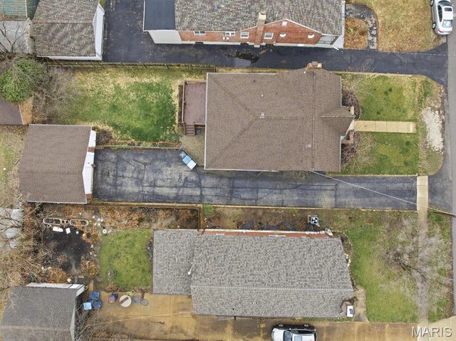 8016 Wynwood Drive, St Louis, MO 63123