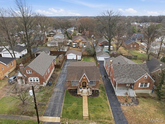 8016 Wynwood Drive, St Louis, MO 63123