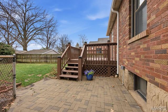 8016 Wynwood Drive, St Louis, MO 63123