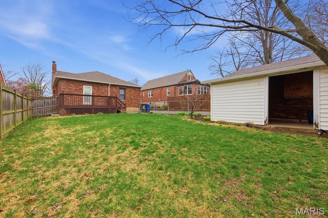 8016 Wynwood Drive, St Louis, MO 63123