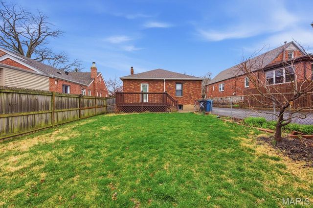 8016 Wynwood Drive, St Louis, MO 63123