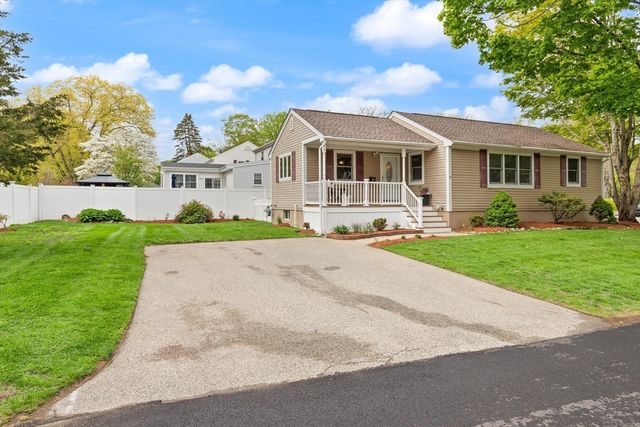 7 King Street, Reading, MA 01867