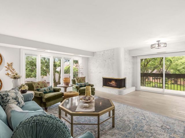 1621 Mission Hills Road N201, Northbrook, IL 60062