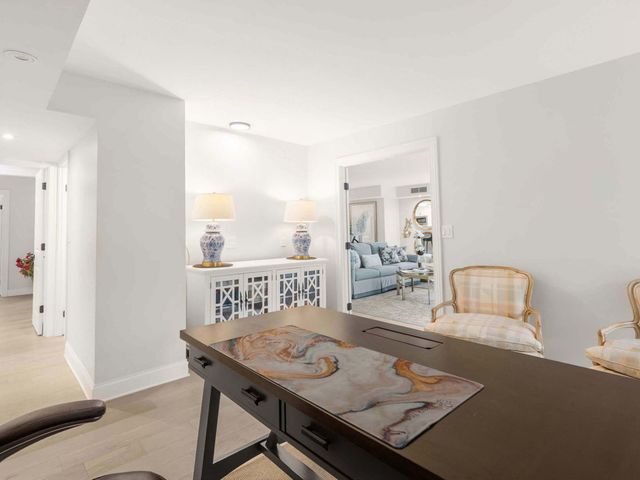 1621 Mission Hills Road N201, Northbrook, IL 60062