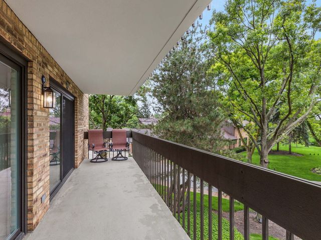 1621 Mission Hills Road N201, Northbrook, IL 60062