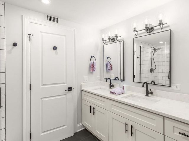 1621 Mission Hills Road N201, Northbrook, IL 60062