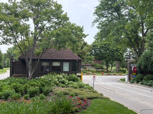 1621 Mission Hills Road N201, Northbrook, IL 60062