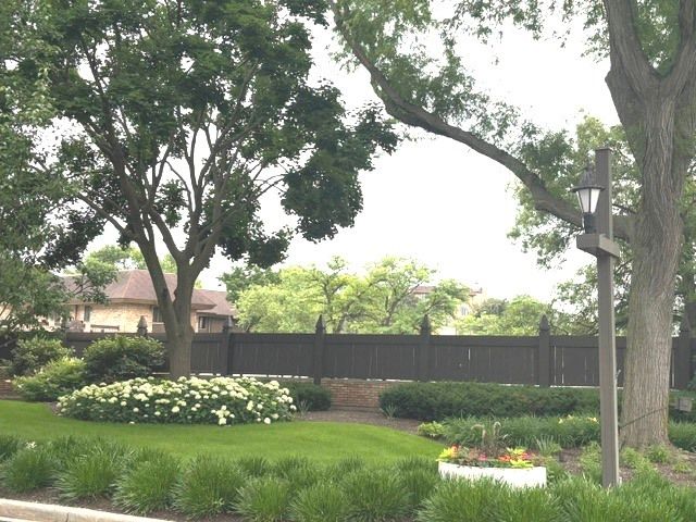 1621 Mission Hills Road N201, Northbrook, IL 60062