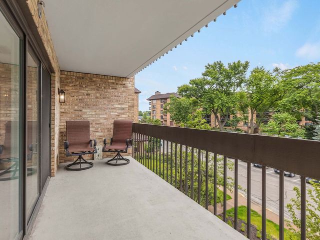1621 Mission Hills Road N201, Northbrook, IL 60062