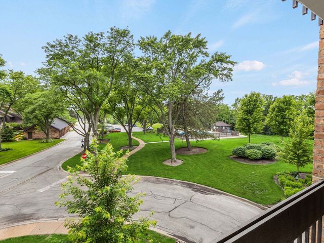 1621 Mission Hills Road N201, Northbrook, IL 60062