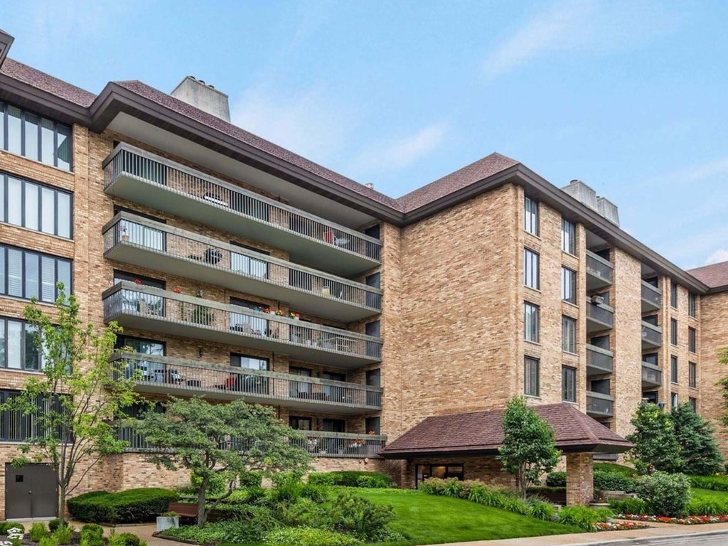 1621 Mission Hills Road N201, Northbrook, IL 60062