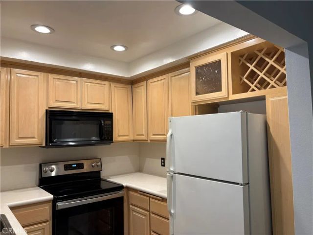 12720 Burbank, Valley Village, CA 91607