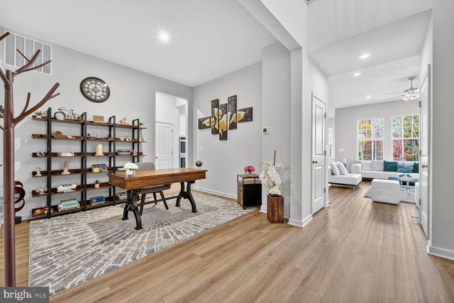 17945 WOODS OVERLOOK DR, Dumfries, VA 22026