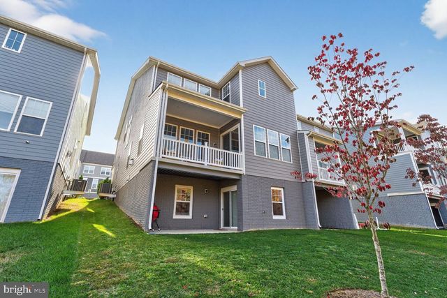 17945 WOODS OVERLOOK DR, Dumfries, VA 22026