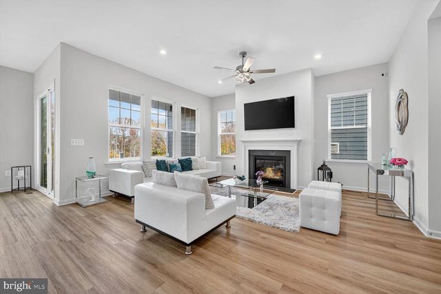 17945 WOODS OVERLOOK DR, Dumfries, VA 22026