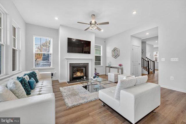 17945 WOODS OVERLOOK DR, Dumfries, VA 22026