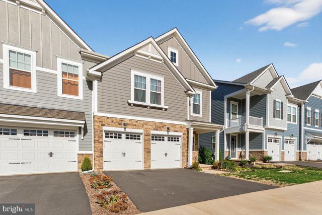 17945 WOODS OVERLOOK DR, Dumfries, VA 22026