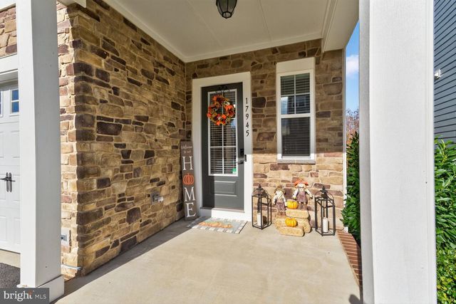 17945 WOODS OVERLOOK DR, Dumfries, VA 22026